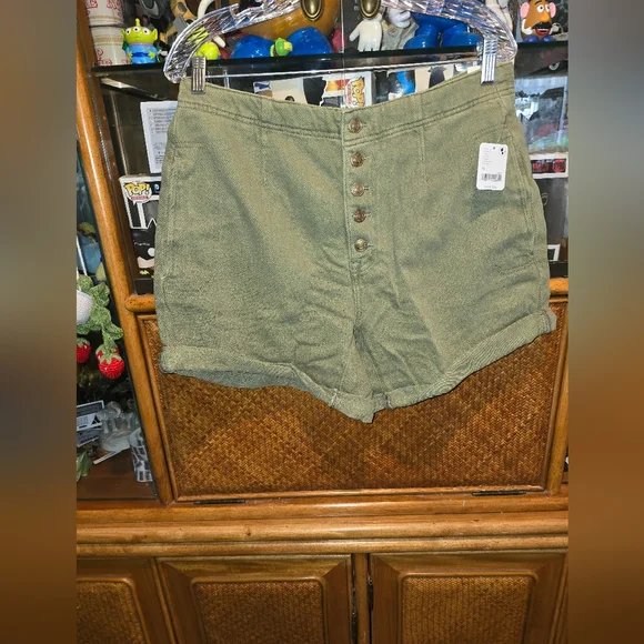 We The Free Moxie Olive Green Button Front Shorts - Picture 2 of 8